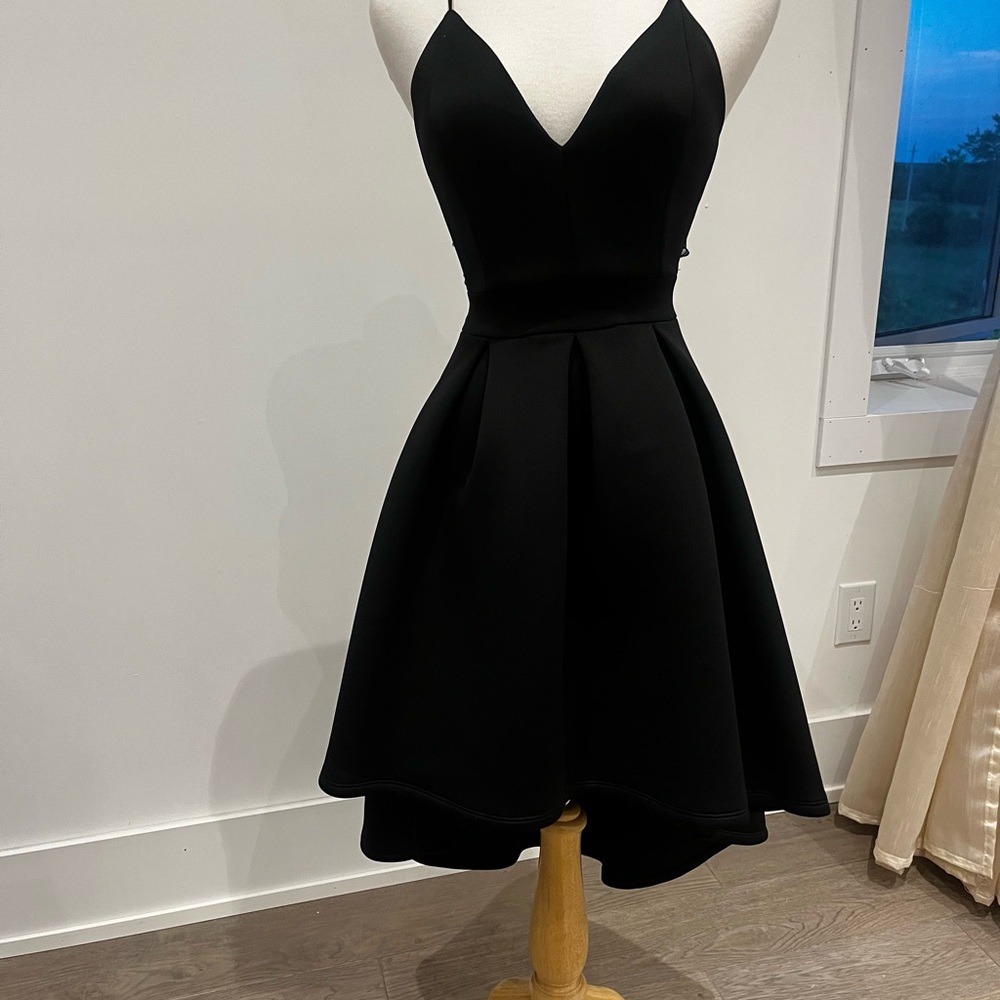 Elegant Black Sleeveless Dress